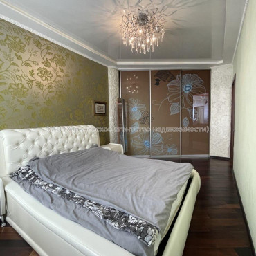 Продам квартиру, Барабашова академика ул. , 2  ком., 68 м², капитальный ремонт 