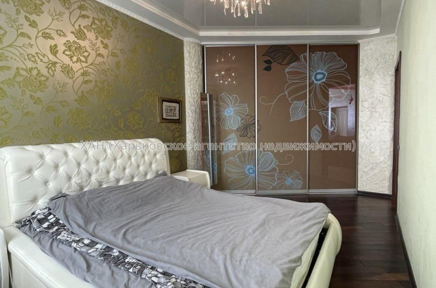 Продам квартиру, Барабашова академика ул. , 2  ком., 68 м², капитальный ремонт 