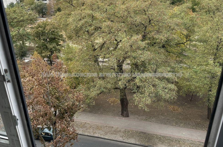 Продам квартиру, Героев Харькова просп. , 3 кім., 100 м², без внутренних работ 