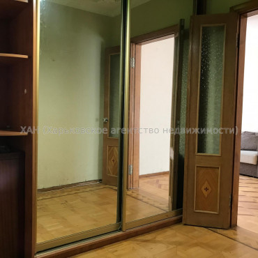 Продам квартиру, Светлая ул. , 21 , 2 кім., 45 м², советский ремонт 