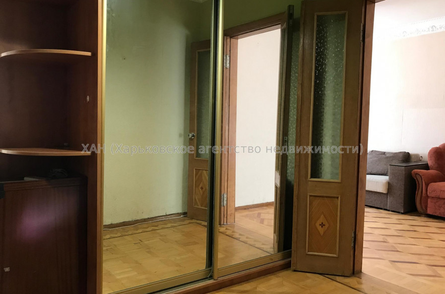 Продам квартиру, Светлая ул. , 21 , 2 кім., 45 м², советский ремонт 