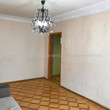 Продам квартиру, Светлая ул. , 21 , 2 кім., 45 м², советский ремонт 
