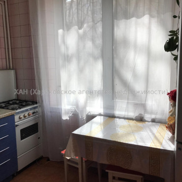 Продам квартиру, Светлая ул. , 21 , 2 кім., 45 м², советский ремонт 
