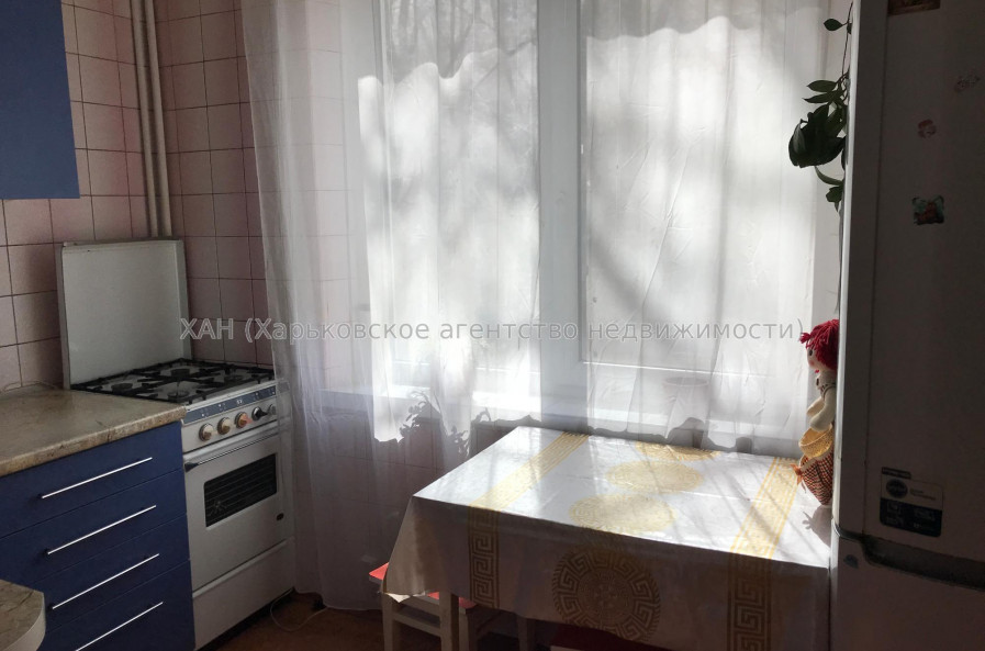 Продам квартиру, Светлая ул. , 21 , 2 кім., 45 м², советский ремонт 