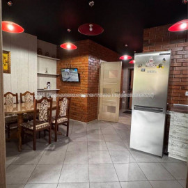 Продам квартиру, Новоалександровская ул. , 2 кім., 55 м², капитальный ремонт