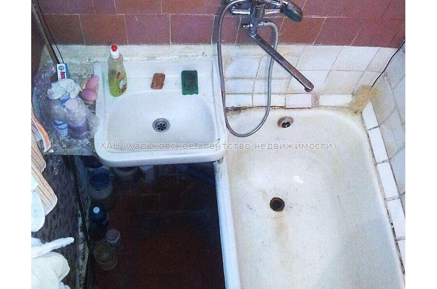 Продам квартиру, Вокзальная ул. , 3 кім., 65 м², косметический ремонт 