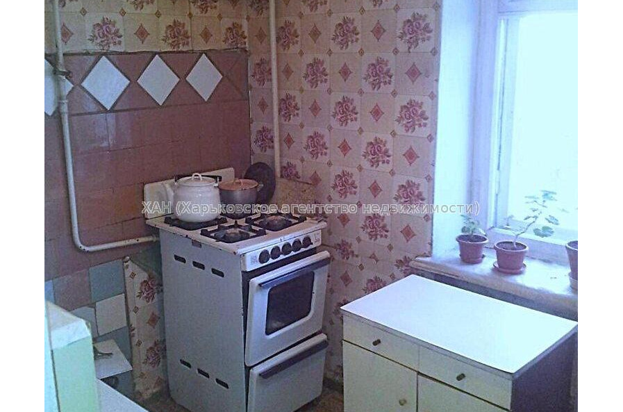 Продам квартиру, Вокзальная ул. , 3 кім., 65 м², косметический ремонт 