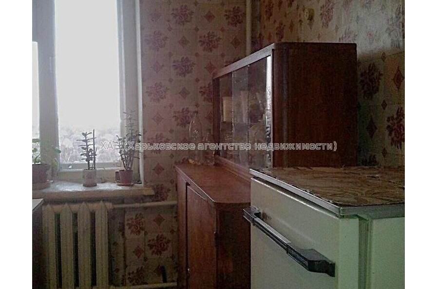 Продам квартиру, Вокзальная ул. , 3 кім., 65 м², косметический ремонт 