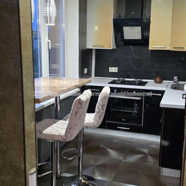 Продам квартиру, 3  ком., 67 м², капитальный ремонт 