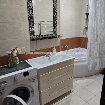 Продам квартиру, 3  ком., 67 м², капитальный ремонт 