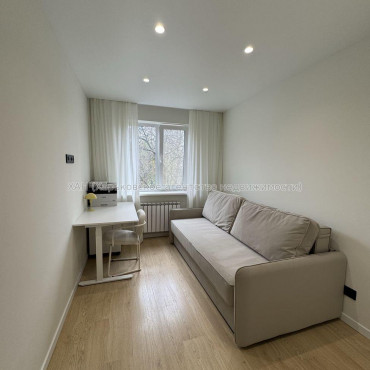 Продам квартиру, Гвардейцев Широнинцев ул. , 2  ком., 44 м², евроремонт 