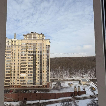 Продам квартиру, Профессорская ул. , 2 кім., 70.10 м², без внутренних работ 