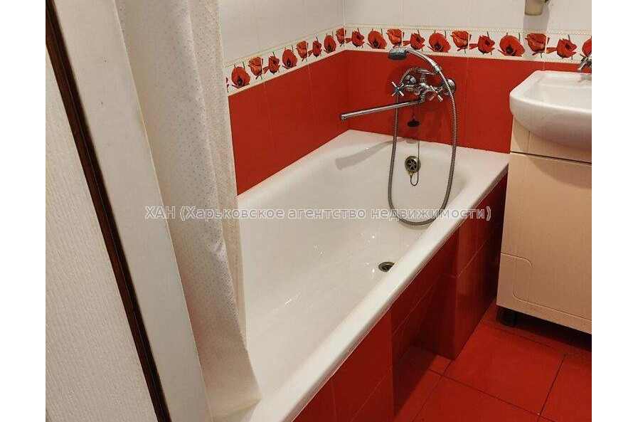 Продам квартиру, Волонтерская ул. , 1 кім., 32 м², частичный ремонт 