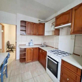 Продам квартиру, Молодежная ул. , 3 кім., 70 м², без отделочных работ