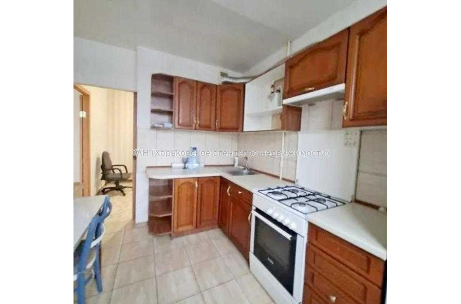 Продам квартиру, Молодежная ул. , 3 кім., 70 м², без отделочных работ 