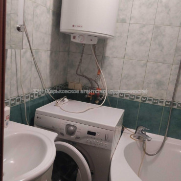 Продам квартиру, Молодежная ул. , 3 кім., 70 м², без отделочных работ 