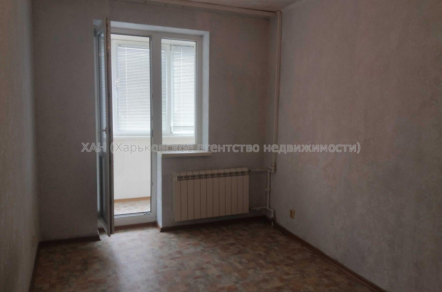 Продам квартиру, Молодежная ул. , 3 кім., 70 м², без отделочных работ 