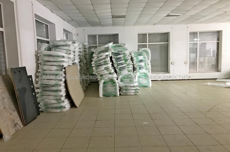 Здам нежитлову нерухомість, помещение свободного назначения , 3 кім., 300 м²