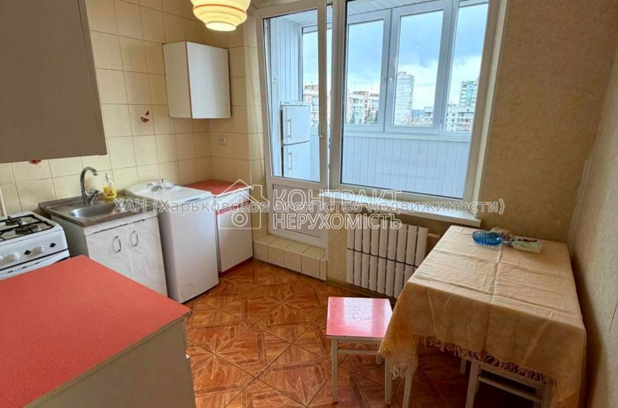 Продам квартиру, Науки просп. , 1  ком., 37 м², капитальный ремонт 