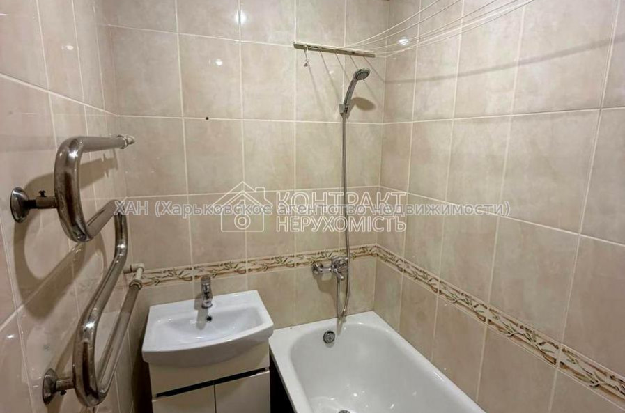 Продам квартиру, Науки просп. , 1  ком., 37 м², капитальный ремонт 