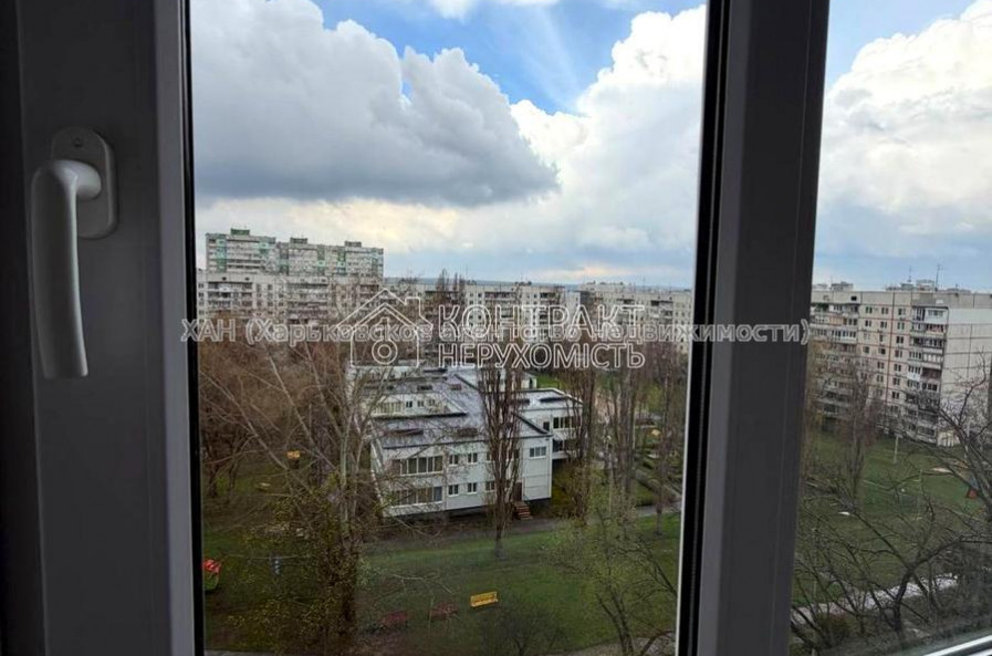 Продам квартиру, Науки просп. , 1  ком., 37 м², капитальный ремонт 