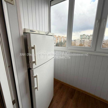 Продам квартиру, Науки просп. , 1  ком., 37 м², капитальный ремонт 