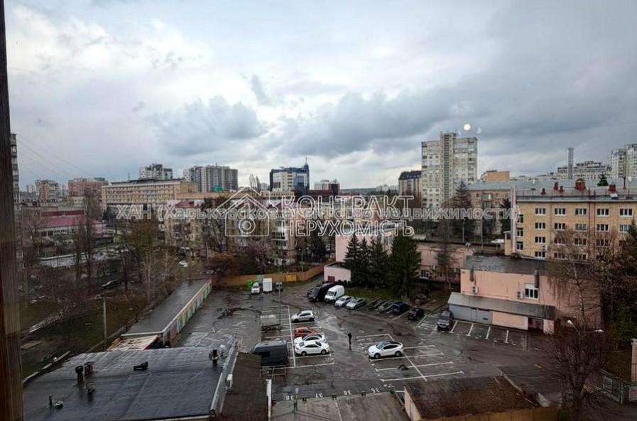 Продам квартиру, Науки просп. , 1  ком., 37 м², капитальный ремонт 