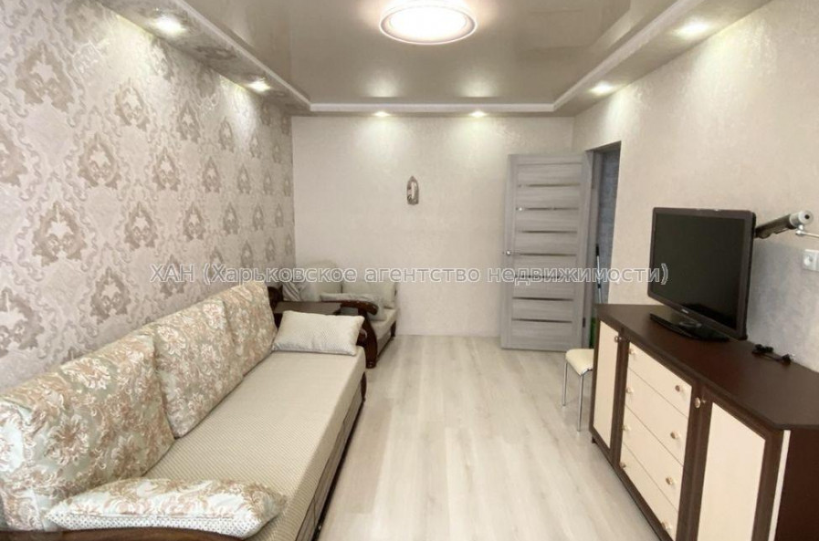 Продам квартиру, Валентиновская ул. , 2 кім., 46 м², евроремонт 