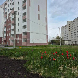 Продам квартиру, Шевченковский пер. , 1 кім., 42.20 м², без внутренних работ