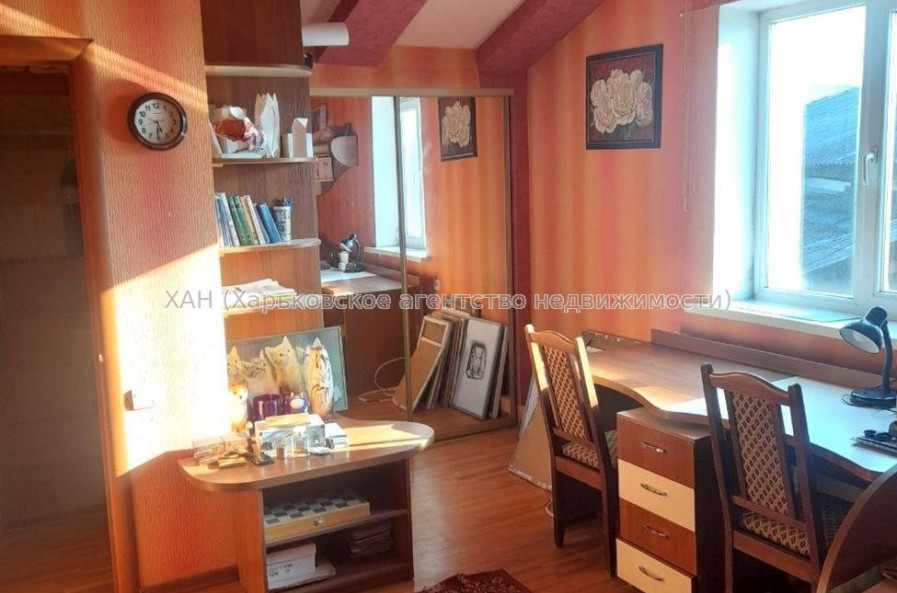 Продам квартиру, Москалёвская ул. , 5 кім., 97.30 м², косметический ремонт 