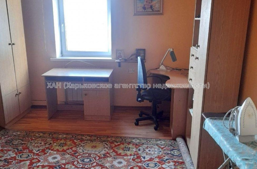 Продам квартиру, Москалёвская ул. , 5 кім., 97.30 м², косметический ремонт 