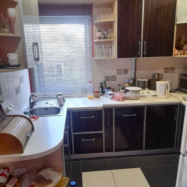 Продам квартиру, Москалёвская ул. , 5 кім., 97.30 м², косметический ремонт 