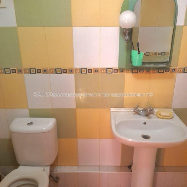 Продам квартиру, Москалёвская ул. , 5 кім., 97.30 м², косметический ремонт 