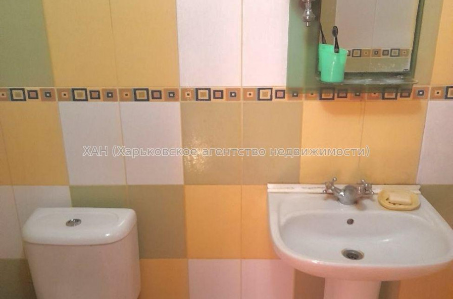 Продам квартиру, Москалёвская ул. , 5 кім., 97.30 м², косметический ремонт 