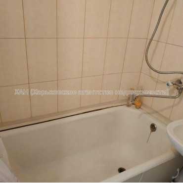 Продам квартиру, Непокоренных ул. , 1 кім., 42 м², косметический ремонт 