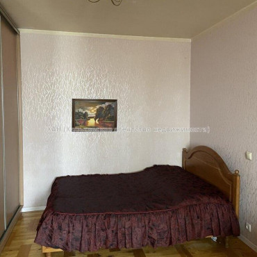 Продам квартиру, Победы просп. , 2 кім., 47 м², капитальный ремонт 