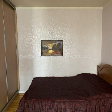 Продам квартиру, Победы просп. , 2 кім., 47 м², капитальный ремонт 