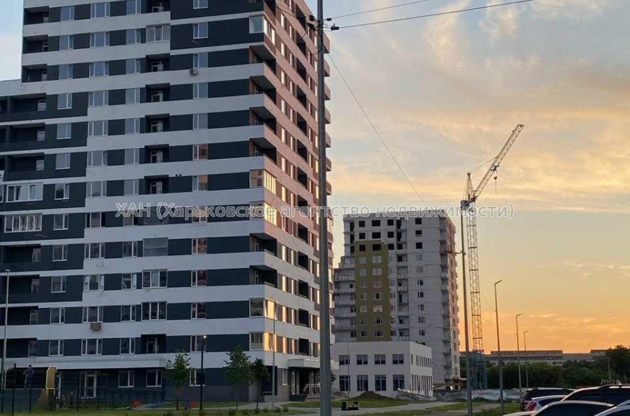 Продам квартиру, Льва Ландау просп. , 2 кім., 76 м², без ремонта 