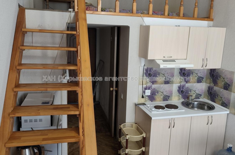 Продам квартиру, Николаевская ул. , 1 кім., 17.40 м², капитальный ремонт 