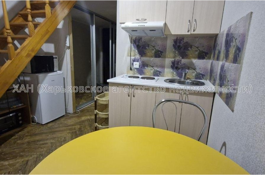 Продам квартиру, Николаевская ул. , 1 кім., 17.40 м², капитальный ремонт 