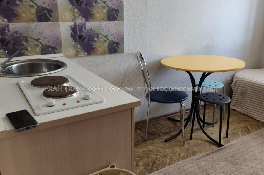 Продам квартиру, Николаевская ул. , 1 кім., 17.40 м², капитальный ремонт 