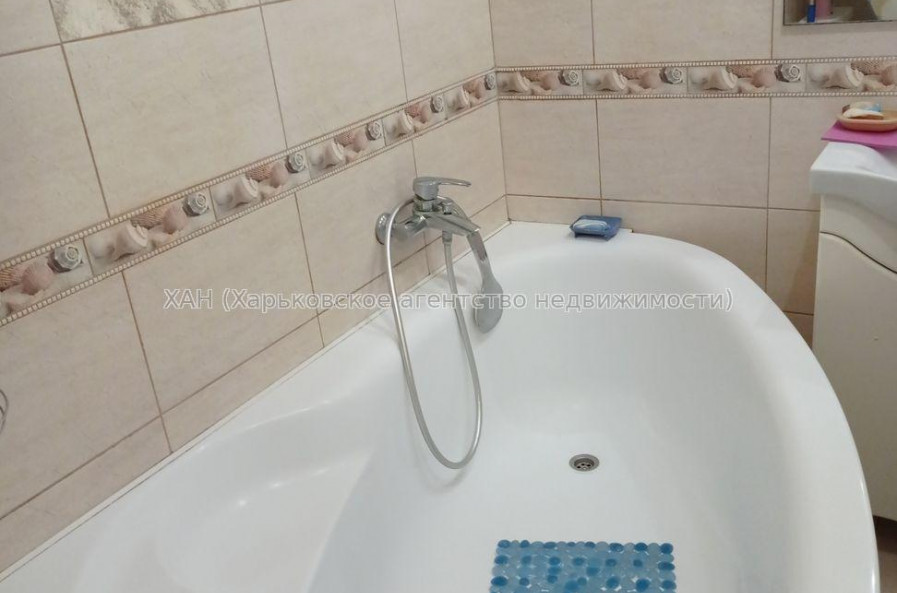 Продам квартиру, Амосова ул. , 3  ком., 69 м², евроремонт 