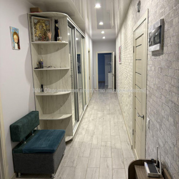 Продам квартиру, Мира ул. , 3 кім., 76 м², евроремонт 