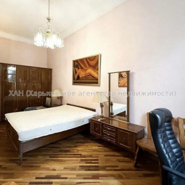 Продам квартиру, Куликовский спуск , 2 кім., 61.10 м², косметический ремонт 