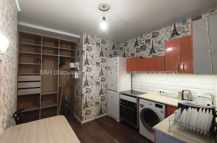 Продам квартиру, Победы просп. , 65Г , 2 кім., 50 м², косметический ремонт 