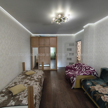Продам квартиру, Победы просп. , 65Г , 2 кім., 50 м², косметический ремонт 