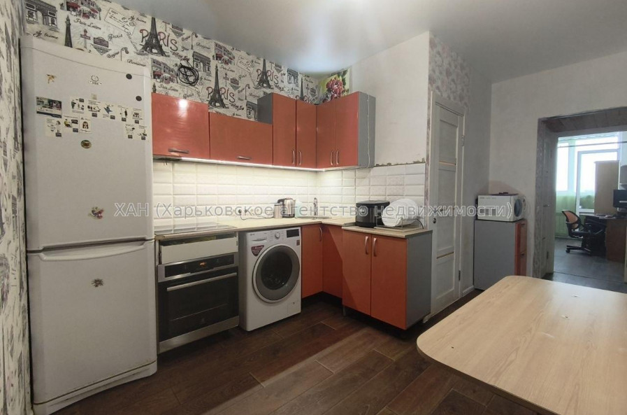 Продам квартиру, Победы просп. , 65Г , 2 кім., 50 м², косметический ремонт 