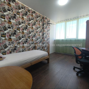 Продам квартиру, Победы просп. , 65Г , 2 кім., 50 м², косметический ремонт 