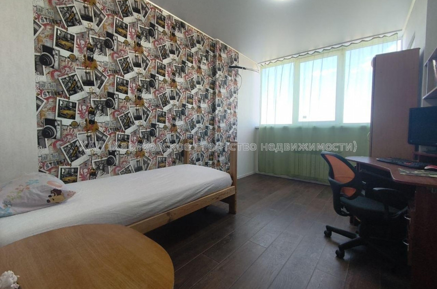 Продам квартиру, Победы просп. , 65Г , 2 кім., 50 м², косметический ремонт 