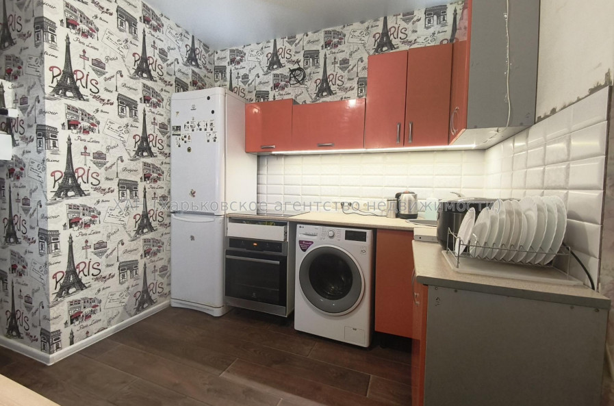 Продам квартиру, Победы просп. , 65Г , 2 кім., 50 м², косметический ремонт 